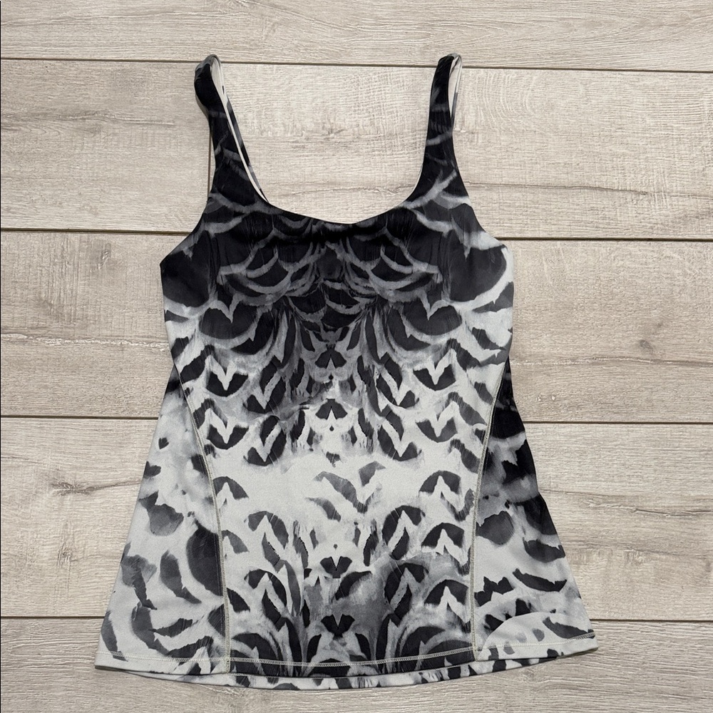 Lululemon Tank Top Size 8 Black White Gray Abstract Print Athletic Activewear